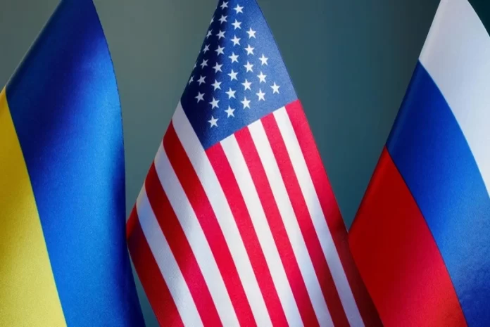 Ukrayna, ABŞ, Rusiya bayraqları