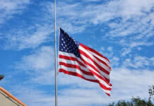 ABŞ-da bayraqlar yarıya qədər endirilib ABŞ-da bayraqlar yarıya qədər endirilib