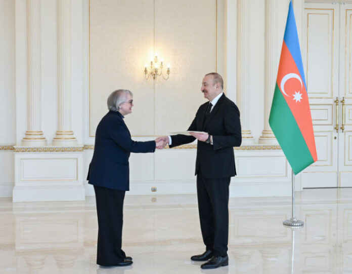 Azərbaycan Respublikasının Prezidenti İlham Əliyev yanvarın 30-da Avstraliya İttifaqının ölkəmizdə yeni təyin olunmuş fövqəladə və səlahiyyətli səfiri Salli-Ann Vinsenti qəbul edib Azərbaycan Respublikasının Prezidenti İlham Əliyev yanvarın 30-da Avstraliya İttifaqının ölkəmizdə yeni təyin olunmuş fövqəladə və səlahiyyətli səfiri Salli-Ann Vinsenti qəbul edib