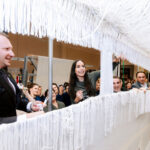 “Azərxalça”nın Şuşa məscidi üçün hazırladığı dairəvi əl xalçasının kəsilməsi mərasimi olub “Azərxalça”nın Şuşa məscidi üçün hazırladığı dairəvi əl xalçasının kəsilməsi mərasimi olub