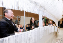 “Azərxalça”nın Şuşa məscidi üçün hazırladığı dairəvi əl xalçasının kəsilməsi mərasimi olub “Azərxalça”nın Şuşa məscidi üçün hazırladığı dairəvi əl xalçasının kəsilməsi mərasimi olub