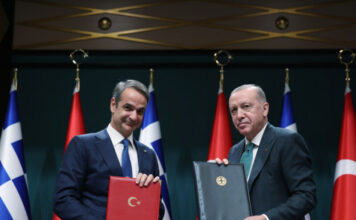 Ərdoğan: Türkiyə Avropanın müdafiə təşəbbüslərində iştirak etməlidir Türkiyə Prezidenti Rəcəb Tayyib Ərdoğan və Yunanıstanın Baş naziri Kiriakos Mitsotakis