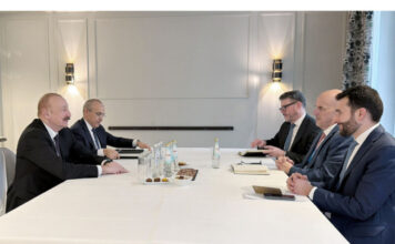 Prezident İlham Əliyev Münxendə “Oracle” korporasiyasının baş icraçı direktoru ilə görüşüb Azərbaycan Respublikasının Prezidenti İlham Əliyev fevralın 13-də Münxendə dünyada ən böyük proqram təminatı və bulud texnologiyaları şirkətlərindən biri olan ABŞ-ın “Oracle” korporasiyasının baş icraçı direktoru Mayk Sisiliya ilə görüşüb