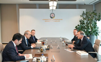 Türkiyənin “Eczacıbaşı Holding” şirkətlər qrupunun Azərbaycanda potensial fəaliyyəti müzakirə olunub İqtisadiyyat naziri Mikayıl Cabbarov Türkiyənin “Eczacıbaşı Holding” şirkətlər qrupunun İdarə Heyətinin sədri Bülent Eczacıbaşı ilə görüşüb