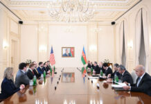 Azərbaycan Prezidenti İlham Əliyevin ABŞ-ın Vitse-prezidenti ilə geniş tərkibdə görüşü keçirilib Fevralın 10-da Bakıda Azərbaycan Respublikasının Prezidenti İlham Əliyevin Amerika Birləşmiş Ştatlarının Vitse-prezidenti Cey. Di. Vens ilə geniş tərkibdə görüşü keçirilib