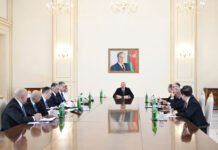 Prezident İlham Əliyevin sədrliyi ilə “Azərbaycanın yeni rəqəmsal arxitekturası” adlı vahid fəaliyyət planına həsr olunmuş müşavirə keçirilib Prezident İlham Əliyevin sədrliyi ilə “Azərbaycanın yeni rəqəmsal arxitekturası” adlı vahid fəaliyyət planına həsr olunmuş müşavirə keçirilib