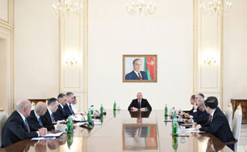 Prezident İlham Əliyevin sədrliyi ilə “Azərbaycanın yeni rəqəmsal arxitekturası” adlı vahid fəaliyyət planına həsr olunmuş müşavirə keçirilib Prezident İlham Əliyevin sədrliyi ilə “Azərbaycanın yeni rəqəmsal arxitekturası” adlı vahid fəaliyyət planına həsr olunmuş müşavirə keçirilib