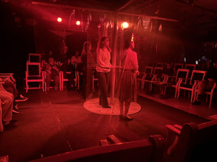 YUĞ Teatrında “Birinci akt” tamaşası