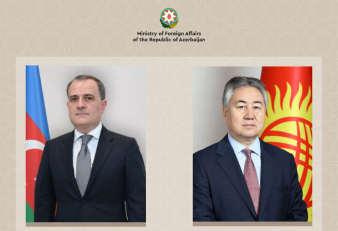Azərbaycan Respublikasının xarici işlər nazirii Ceyhun Bayramov və Qırğız Respublikasının xarici işlər naziri Ceenbek Kulubayev