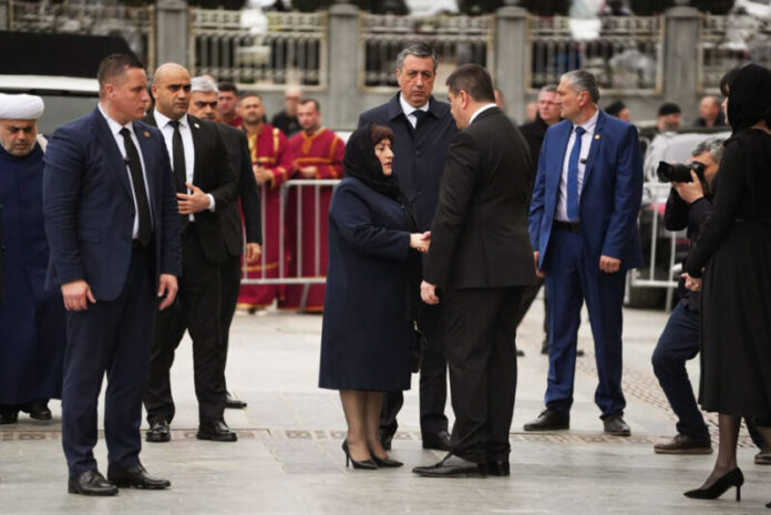 Sahibə Qafarova II İlyanın dəfn mərasimində iştirak edib Sahibə Qafarova II İlyanın dəfn mərasimində iştirak edib