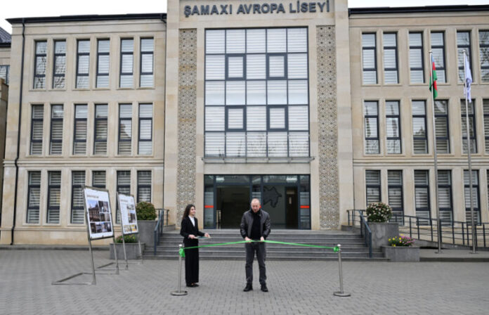 Prezident İlham Əliyev Şamaxı Avropa liseyinin yeni binasının açılışında iştirak edib Prezident İlham Əliyev Şamaxı Avropa liseyinin yeni binasının açılışında iştirak edib