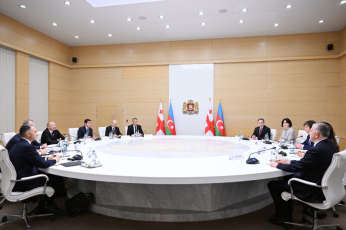 Prezident İlham Əliyevin Gürcüstanın Baş naziri İrakli Kobaxidze ilə geniş tərkibdə görüşü olub