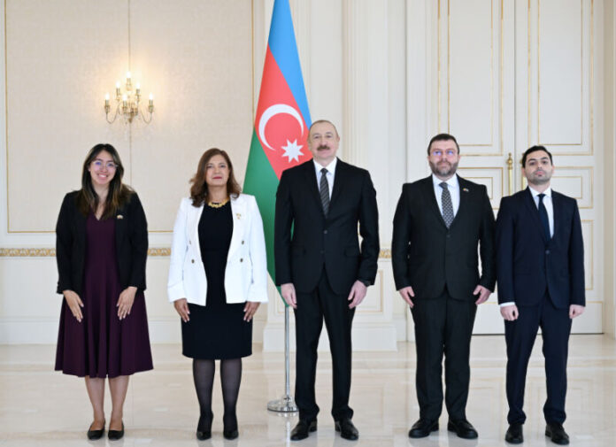 Azərbaycan Respublikasının Prezidenti İlham Əliyev aprelin 14-də Kolumbiya Respublikasının ölkəmizdə yeni təyin olunmuş fövqəladə və səlahiyyətli səfiri Nelsi Rakel Munar Xaramiyonu qəbul edib Azərbaycan Respublikasının Prezidenti İlham Əliyev aprelin 14-də Kolumbiya Respublikasının ölkəmizdə yeni təyin olunmuş fövqəladə və səlahiyyətli səfiri Nelsi Rakel Munar Xaramiyonu qəbul edib