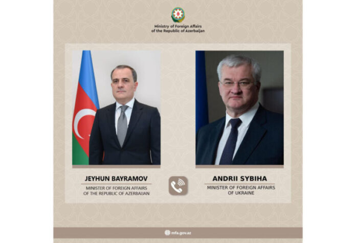 Azərbaycan Respublikasının xarici işlər naziri Ceyhun Bayramov ilə Ukraynanın xarici işlər naziri Andrey Sibiqa