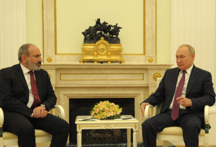 Ermənistanın Baş naziri Nikol Paşinyan və Rusiya Prezidenti Vladimir Putin