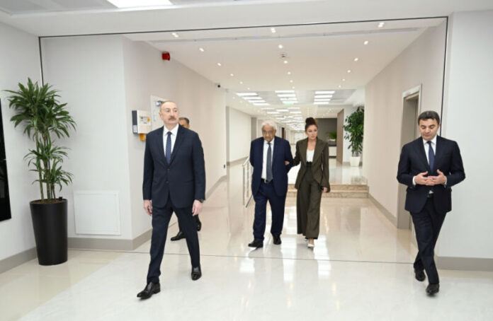 Azərbaycan Respublikasının Prezidenti İlham Əliyev və birinci xanım Mehriban Əliyeva aprelin 8-də Milli Aviasiya Akademiyasında Beynəlxalq Təlim Mərkəzinin açılışında iştirak ediblər Azərbaycan Respublikasının Prezidenti İlham Əliyev və birinci xanım Mehriban Əliyeva aprelin 8-də Milli Aviasiya Akademiyasında Beynəlxalq Təlim Mərkəzinin açılışında iştirak ediblər