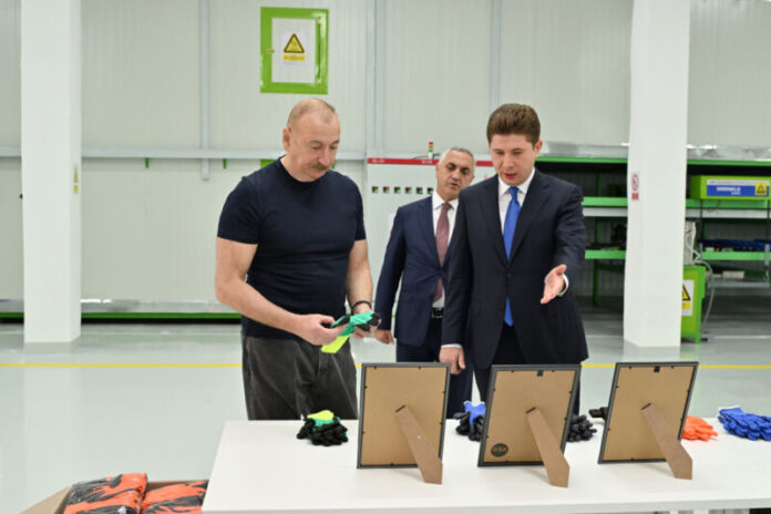 Xankəndidə iş əlcəkləri istehsalı müəssisəsinin açılışı olub