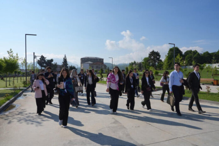 “QUMUN 2026” iştirakçıları beynəlxalq qərarqəbuletmə proseslərini simulyasiya ediblər “QUMUN 2026” iştirakçıları beynəlxalq qərarqəbuletmə proseslərini simulyasiya ediblər