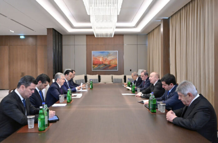 Azərbaycan Respublikasının Prezidenti İlham Əliyev mayın 18-də Özbəkistan Respublikasının Prezidenti Şavkat Mirziyoyev ilə görüşüb Azərbaycan Respublikasının Prezidenti İlham Əliyev mayın 18-də Özbəkistan Respublikasının Prezidenti Şavkat Mirziyoyev ilə görüşüb