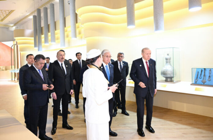 Prezident İlham Əliyev və TDT-nin qeyri-rəsmi Zirvə görüşünün digər iştirakçıları Türküstanda bir sıra mədəni məkanlarla tanış olublar Prezident İlham Əliyev və TDT-nin qeyri-rəsmi Zirvə görüşünün digər iştirakçıları Türküstanda bir sıra mədəni məkanlarla tanış olublar