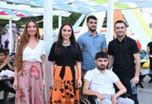 Leyla Əliyeva və Arzu Əliyeva “CandyFest” yay festivalını ziyarət edib və “Sehrli mirvari” su sirki şousunu izləyiblər “CandyFest” yay festivalı