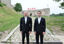 Prezidentlər İlham Əliyev və Sərdar Berdiməhəmmədov Şuşada Azərbaycanın tanınmış şəxsiyyətlərinin işğal dövründə güllələnmiş büstlərinə baxıblar Prezidentlər İlham Əliyev və Sərdar Berdiməhəmmədov Şuşada Azərbaycanın tanınmış şəxsiyyətlərinin işğal dövründə güllələnmiş büstlərinə baxıblar