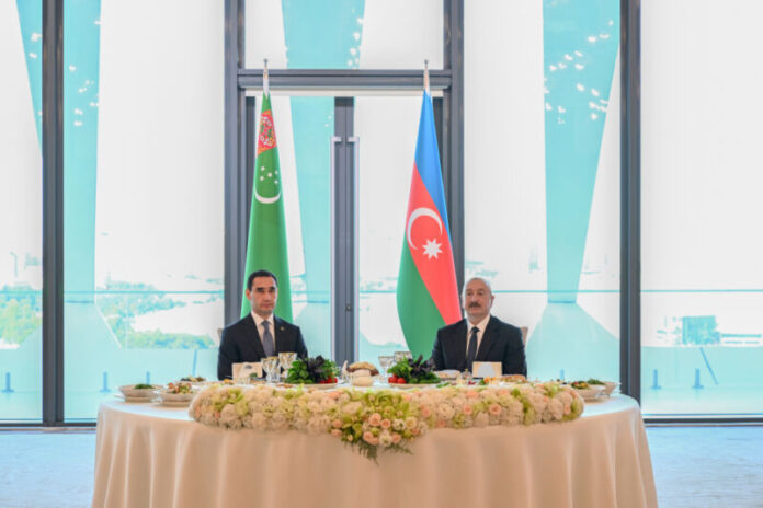 Prezident İlham Əliyevin adından Türkmənistan Prezidentinin şərəfinə dövlət ziyafəti verilib