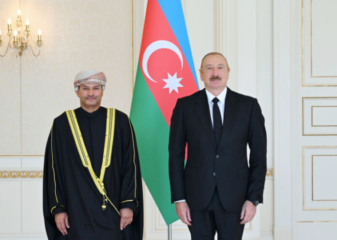 Azərbaycan Respublikasının Prezidenti İlham Əliyev iyulun 17-də Oman Sultanlığının ölkəmizdə yeni təyin olunmuş fövqəladə və səlahiyyətli səfiri Saif Raşid Saif Al Cahvarini qəbul edib Azərbaycan Respublikasının Prezidenti İlham Əliyev iyulun 17-də Oman Sultanlığının ölkəmizdə yeni təyin olunmuş fövqəladə və səlahiyyətli səfiri Saif Raşid Saif Al Cahvarini qəbul edib