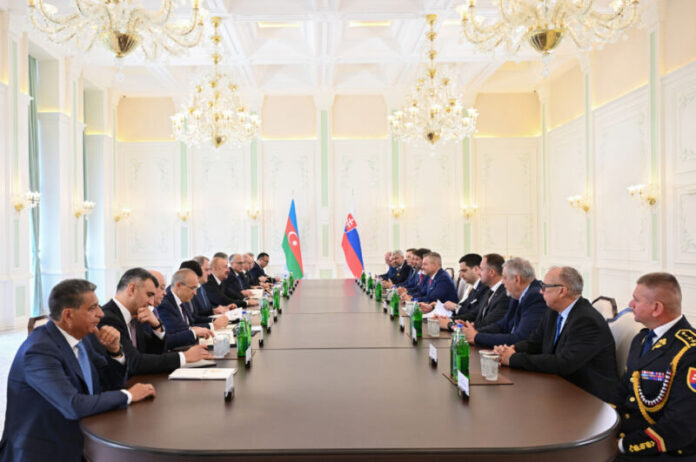 Prezident İlham Əliyevin Şuşada Slovakiya Prezidenti ilə geniş tərkibdə görüşü olub Prezident İlham Əliyevin Şuşada Slovakiya Prezidenti ilə geniş tərkibdə görüşü olub