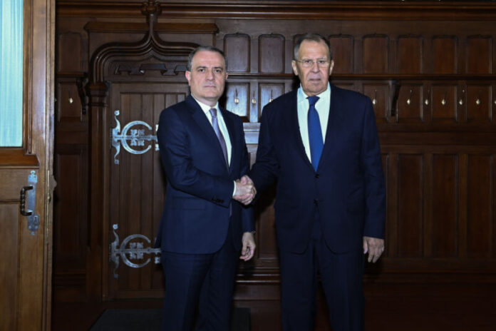 Azərbaycan Respublikasının xarici işlər naziri Ceyhun Bayramov və Rusiya Federasiyası xarici işlər naziri Sergey Lavrov