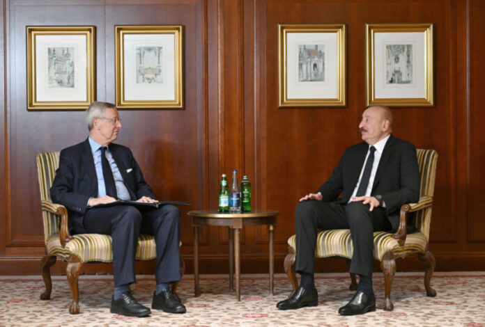 Azərbaycan Respublikasının Prezidenti İlham Əliyev iyulun 20-də Berlində Almaniya İqtisadiyyatının Şərq Komitəsinin sədri Mixael Harms ilə görüşüb Azərbaycan Respublikasının Prezidenti İlham Əliyev iyulun 20-də Berlində Almaniya İqtisadiyyatının Şərq Komitəsinin sədri Mixael Harms ilə görüşüb