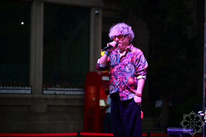 Azərbaycanın Əməkdar artisti, tanınmış caz pianoçusu, festivalın direktoru və təşkilatçısı Şahin Növrəsli Azərbaycanın Əməkdar artisti, tanınmış caz pianoçusu, festivalın direktoru və təşkilatçısı Şahin Növrəsli