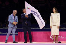 Bədii gimnastika üzrə dünya çempionatının bayrağı Azərbaycana təqdim olunub Bədii gimnastika üzrə dünya çempionatının bayrağı Azərbaycana təqdim olunub