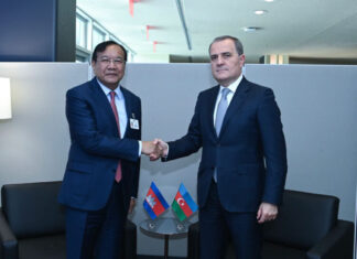 Ceyhun Bayramov kambocalı həmkarı ilə ikitərəfli və regional əməkdaşlığı nəzərdən keçirib BMT Baş Assambleyasının 81-ci sessiyası çərçivəsində xarici işlər naziri Ceyhun Bayramov Kamboca Krallığının Baş nazirinin müavini, xarici işlər və beynəlxalq əməkdaşlıq naziri Prak Soxon ilə görüşüb
