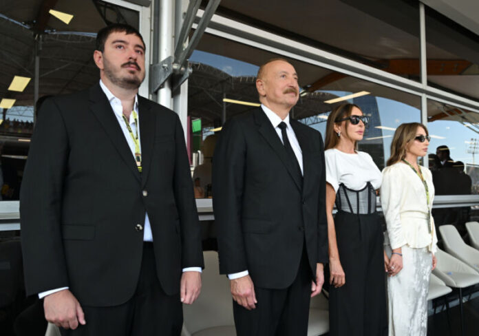 Prezident İlham Əliyev və birinci xanım Mehriban Əliyeva Formula 1 Azərbaycan Qran-Prisinin əsas yarışına baxıblar Prezident İlham Əliyev və birinci xanım Mehriban Əliyeva Formula 1 Azərbaycan Qran-Prisinin əsas yarışına baxıblar